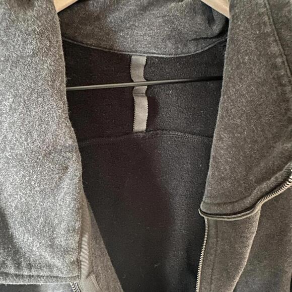 Lululemon Cozy Cuddle Up Fleece Jacket Heathered Black / Black Size 8 EUC - Picture 8 of 9